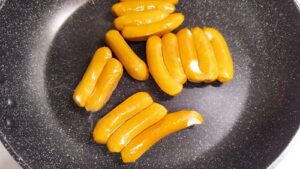 ウインナーを焼く