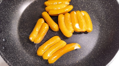 ウインナーを焼く